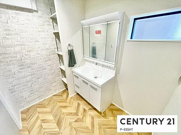 広々とした洗面スペースで収納も豊富です！