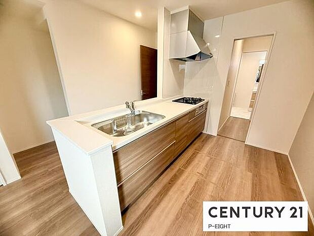 料理をしながらリビングを見渡せるつくりで、料理中も家族との会話がはずみます。