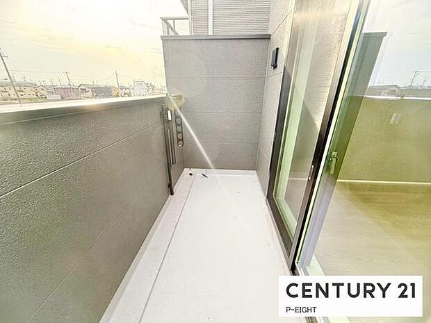 洗濯物は日当たりの良いバルコニーへ！