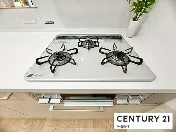 三口コンロで料理もはかどりますね！グリルもあります！