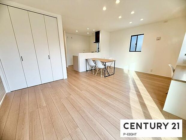 家族の笑い声が聞こえてきそうな、暖かい空間になっています。