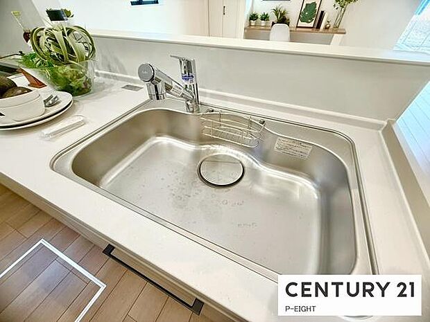 浄水器内蔵型のため、キッチン回りもスリムな印象です！