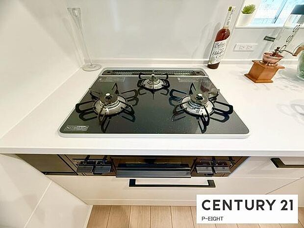 三口コンロで料理もはかどりますね！グリルもあります！