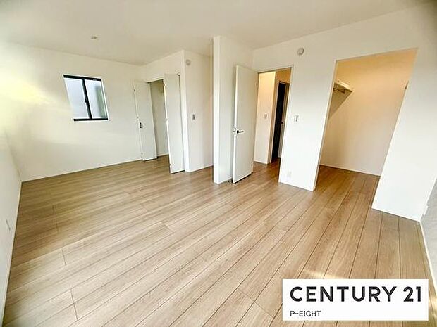 バルコニーに面している明るい洋室です!