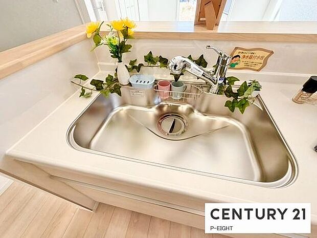 浄水器内蔵型のため、キッチン回りもスリムな印象です！