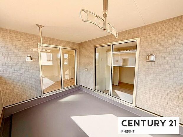 洗濯物は日当たりの良いバルコニーへ！