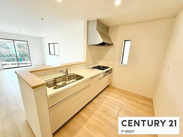 料理をしながらリビングを見渡せるつくりで、料理中も家族との会話がはずみます。