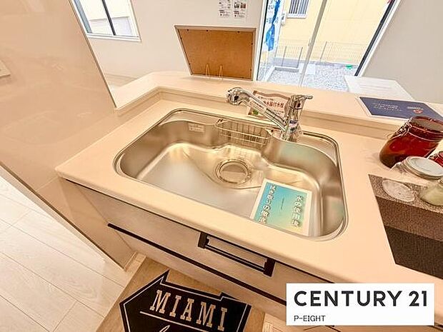 浄水器内蔵型のため、キッチン回りもスリムな印象です！