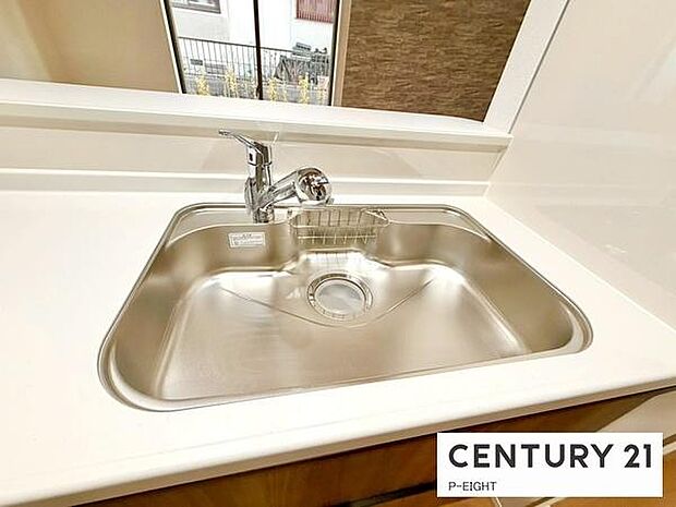 浄水器内蔵型のため、キッチン回りもスリムな印象です！