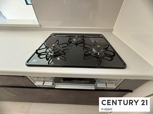 三口コンロで料理もはかどりますね！グリルもあります！