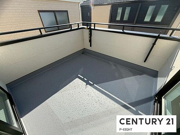 洗濯物は日当たりの良いバルコニーへ！