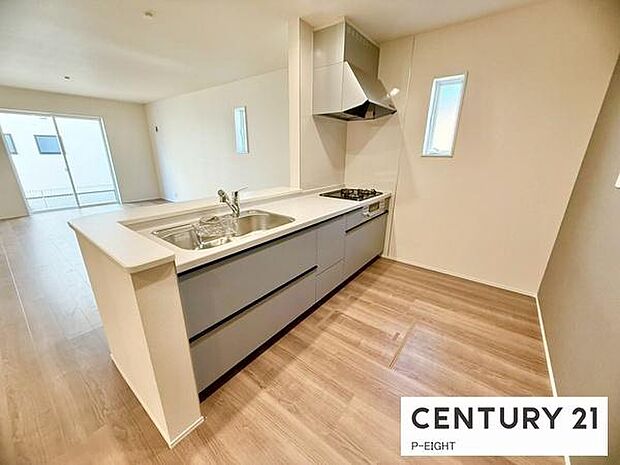 料理をしながらリビングを見渡せるつくりで、料理中も家族との会話がはずみます。