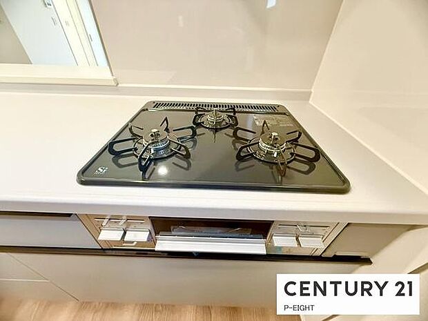 三口コンロで料理もはかどりますね!グリルもあります!