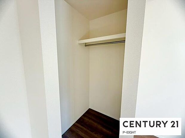 ウォークインクローゼットでたくさん収納できます！