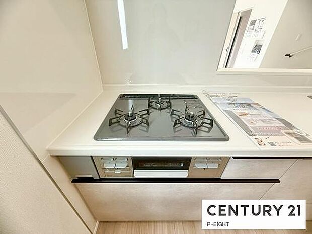 三口コンロで料理もはかどりますね!グリルもあります!