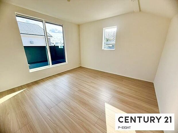 バルコニーに面している明るい洋室です!