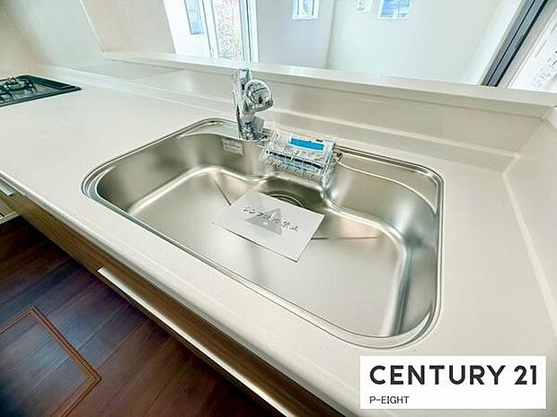 浄水器内蔵型のため、キッチン回りもスリムな印象です！