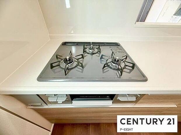 三口コンロで料理もはかどりますね!グリルもあります!