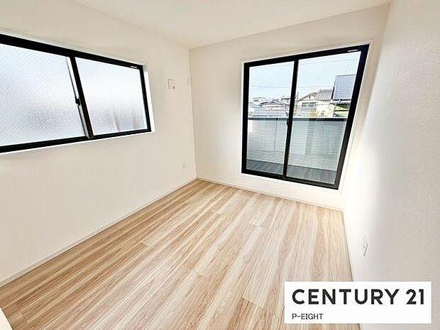 バルコニーに面している明るい洋室です！