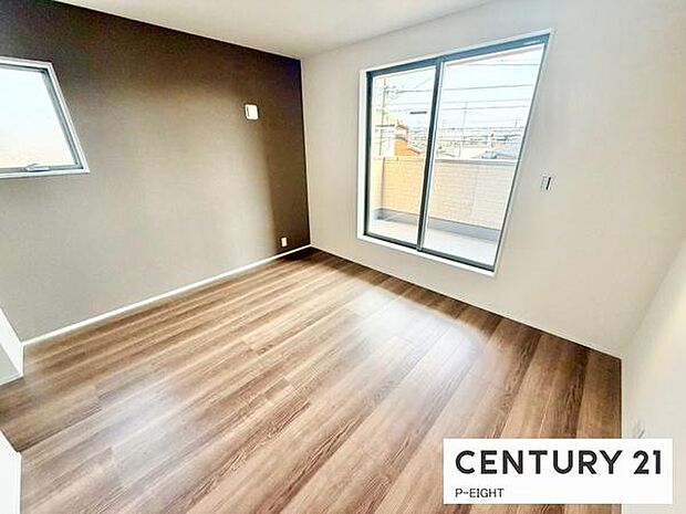 バルコニーに面している明るい洋室です！