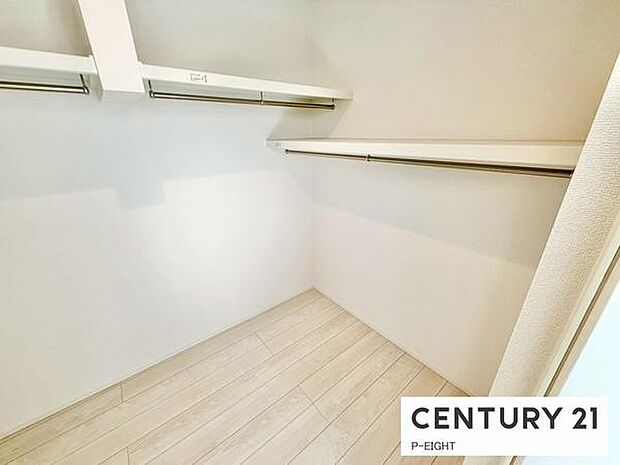 ウォークインクローゼットでたくさん収納できます!