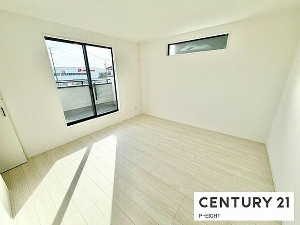 バルコニーに面している明るい洋室です!