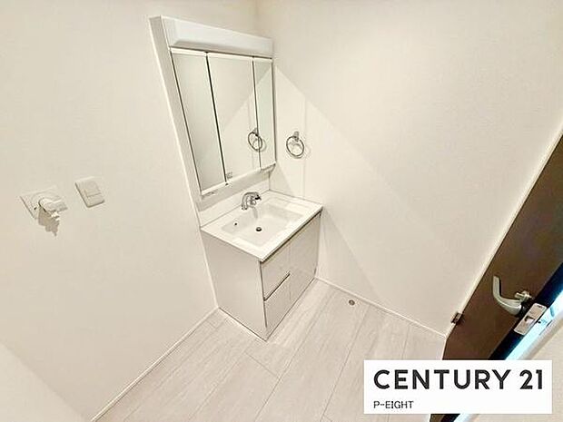 明るい洗面台で身支度ができます！