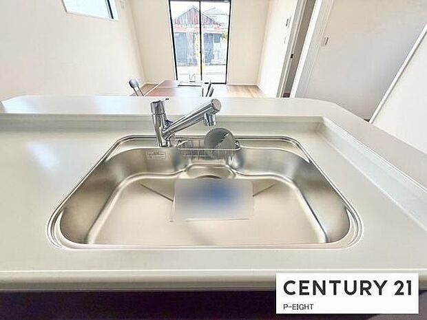 浄水器内蔵型のため、キッチン回りもスリムな印象です!