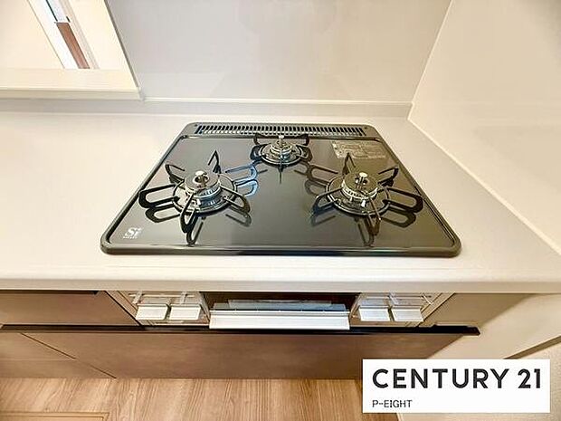 三口コンロで料理もはかどりますね！グリルもあります！