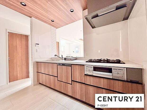 料理をしながらリビングを見渡せるつくりで、料理中も家族との会話がはずみます。