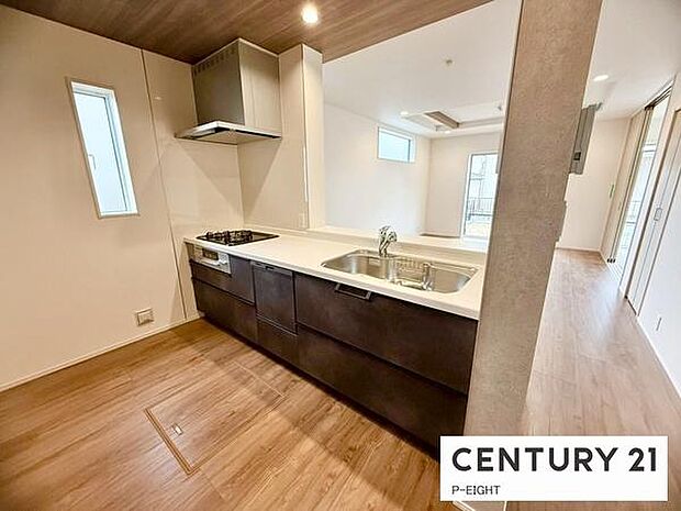 料理をしながらリビングを見渡せるつくりで、料理中も家族との会話がはずみます。