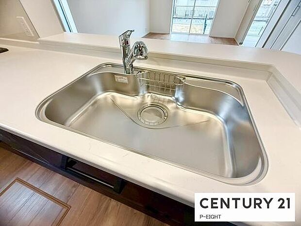 浄水器内蔵型のため、キッチン回りもスリムな印象です!