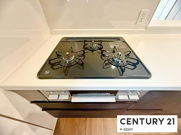 三口コンロで料理もはかどりますね!グリルもあります!