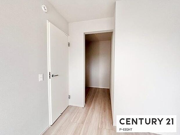 ウォークインクローゼットでたくさん収納できます！