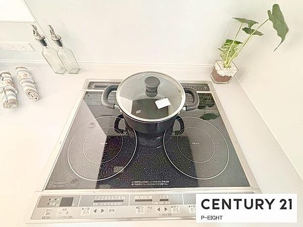 三口コンロで料理もはかどりますね！グリルもあります！