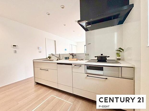 料理をしながらリビングを見渡せるつくりで、料理中も家族との会話がはずみます。