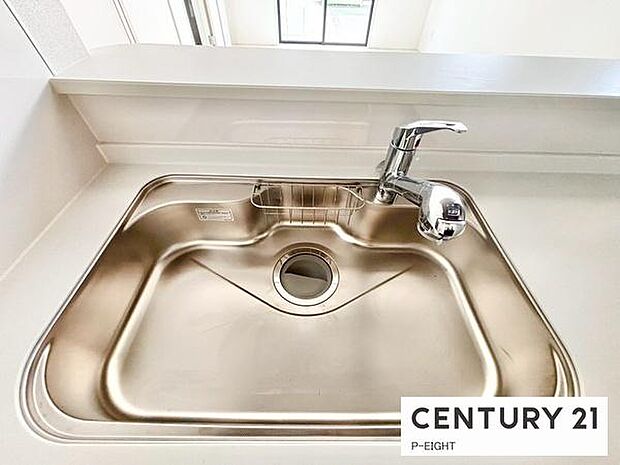 浄水器内蔵型のため、キッチン回りもスリムな印象です！