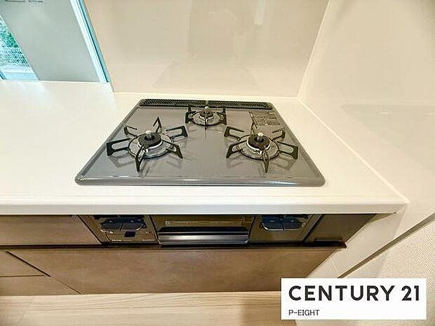 三口コンロで料理もはかどりますね!グリルもあります!