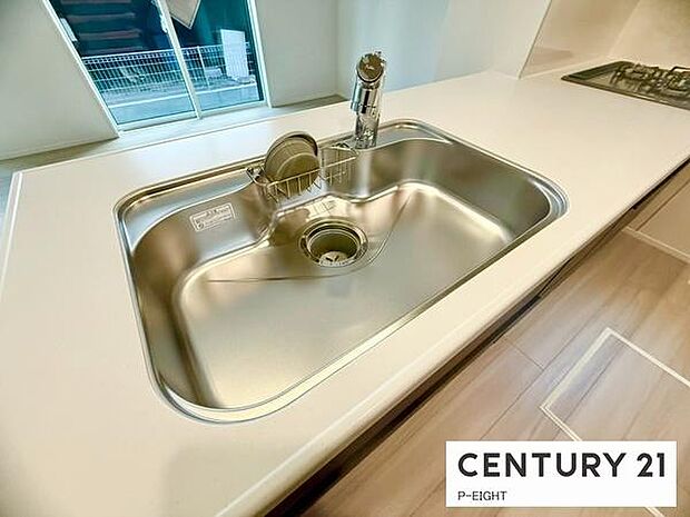 浄水器内蔵型のため、キッチン回りもスリムな印象です!