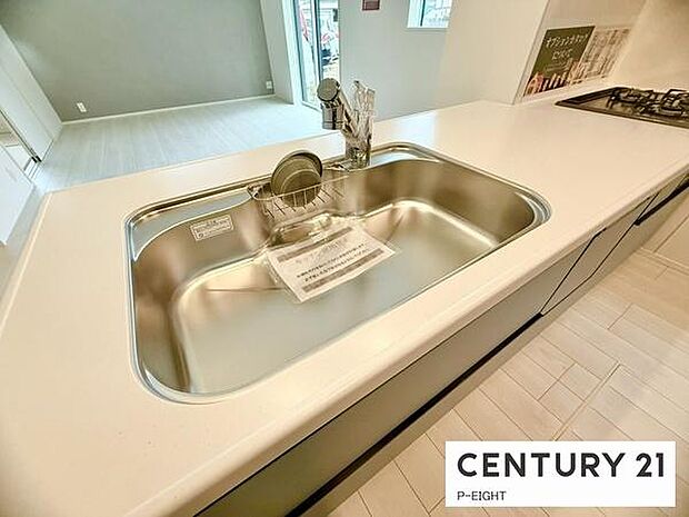 浄水器内蔵型のため、キッチン回りもスリムな印象です！