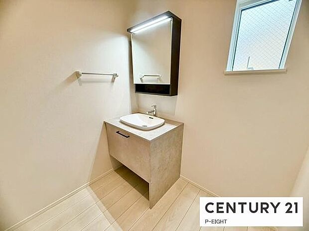 明るい洗面台で身支度ができます！