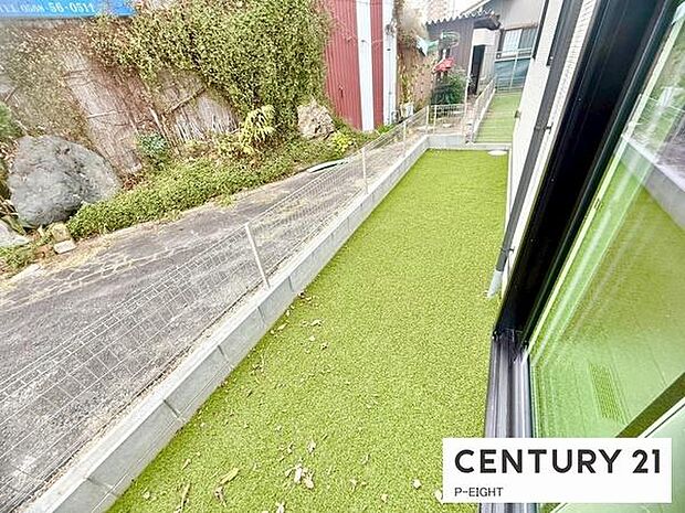 敷地内には自由に使える庭があります!