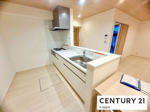 料理をしながらリビングを見渡せるつくりで、料理中も家族との会話がはずみます。