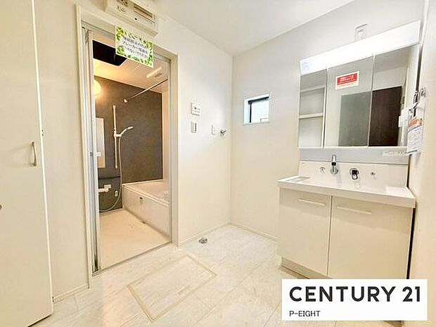 明るい洗面台で身支度ができます！