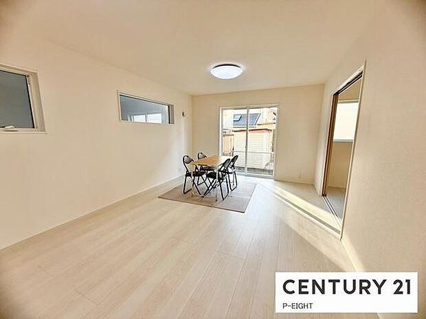 家族の笑い声が聞こえてきそうな、暖かい空間になっています。