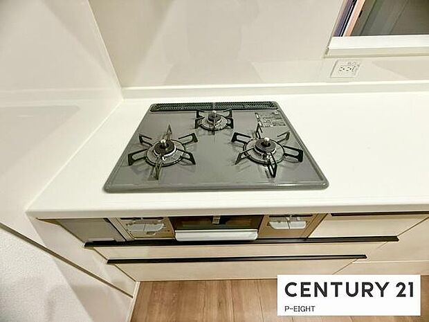 三口コンロで料理もはかどりますね!グリルもあります!