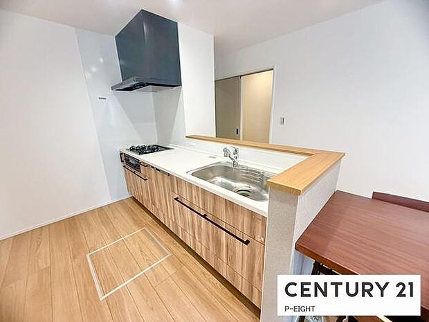 料理をしながらリビングを見渡せるつくりで、料理中も家族との会話がはずみます。