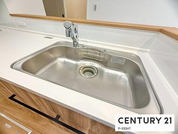 浄水器内蔵型のため、キッチン回りもスリムな印象です！