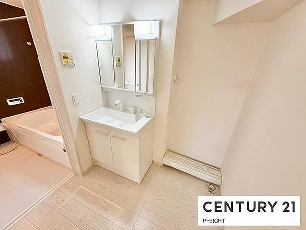 明るい洗面台で身支度ができます！