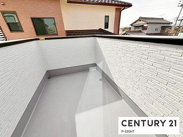 洗濯物は日当たりの良いバルコニーへ！